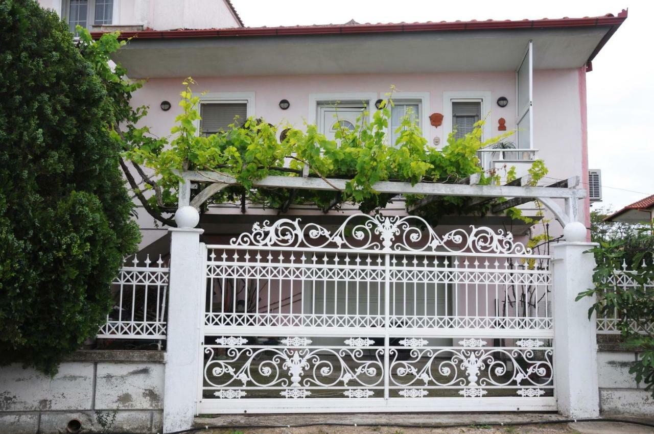 House Of Arts Appartement Pélla Buitenkant foto